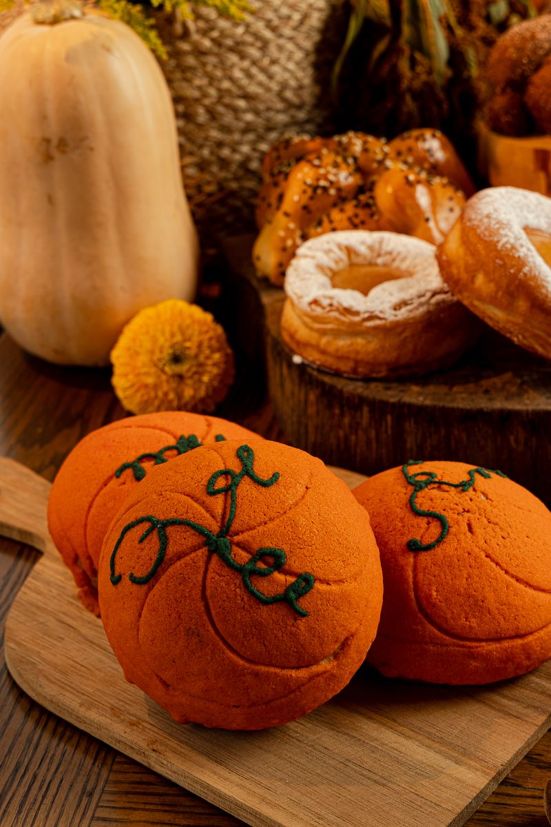 Conchas rellenas de dulce de calabaza, decoradas como calabazas