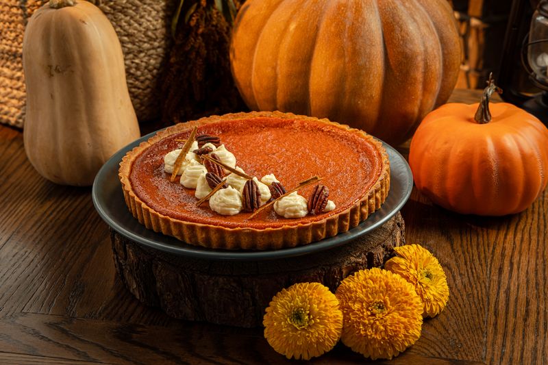Pay de calabaza familiar entero con nuez pecana y glaseado de queso crema