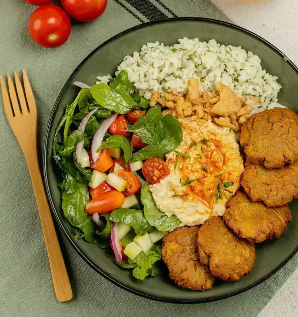 Platillos libres de carne para comer y cenar en Tagers- Healthy Falafel Bowl