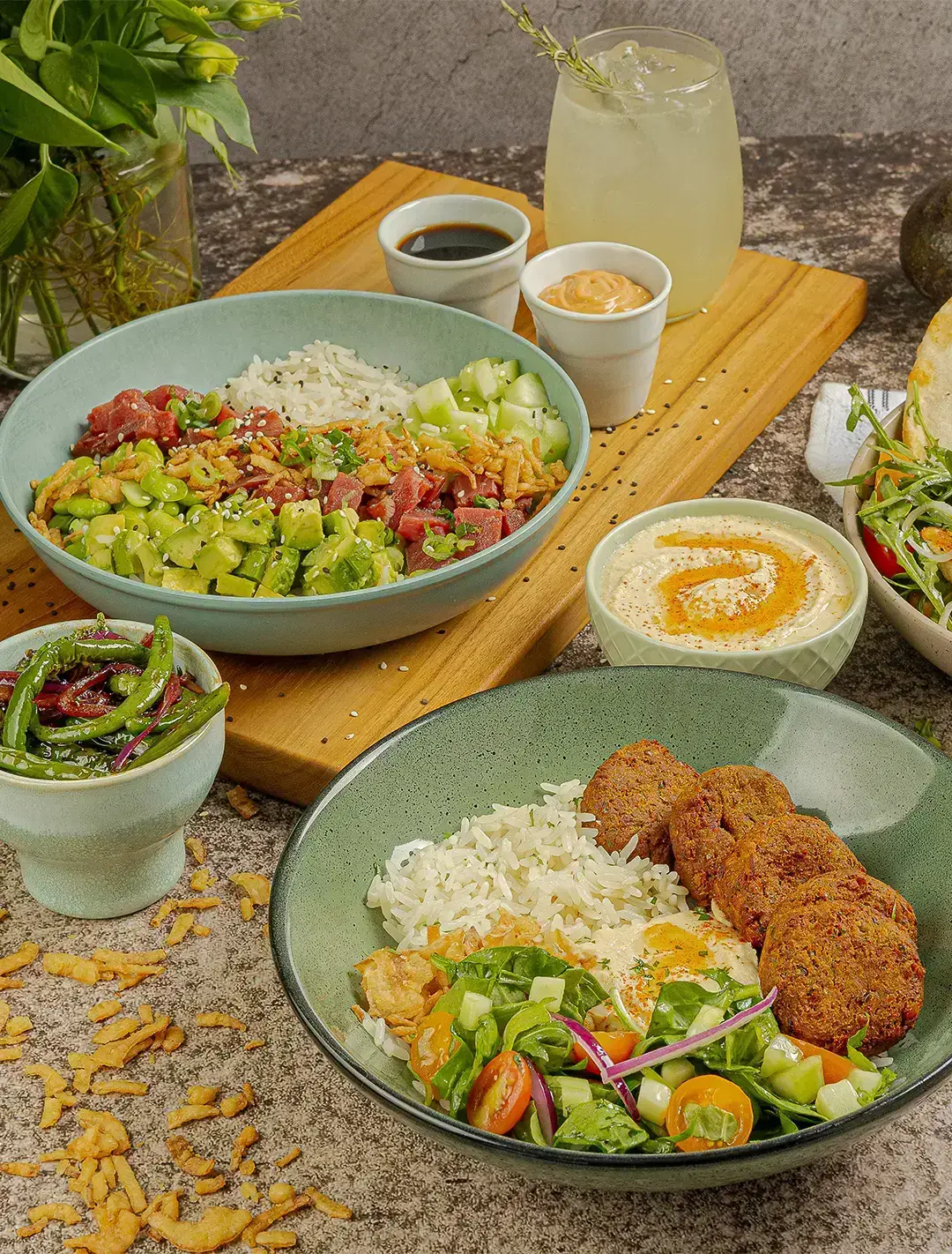 Tuna poke bowl de Tagers con arroz, atún fresco, aguacate y pepino
