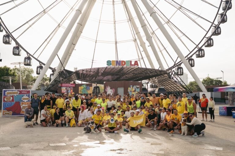 Corredores de la Yellow Run Tagers 2026 bajo la Estrella de Puebla, en el Parque Sendela