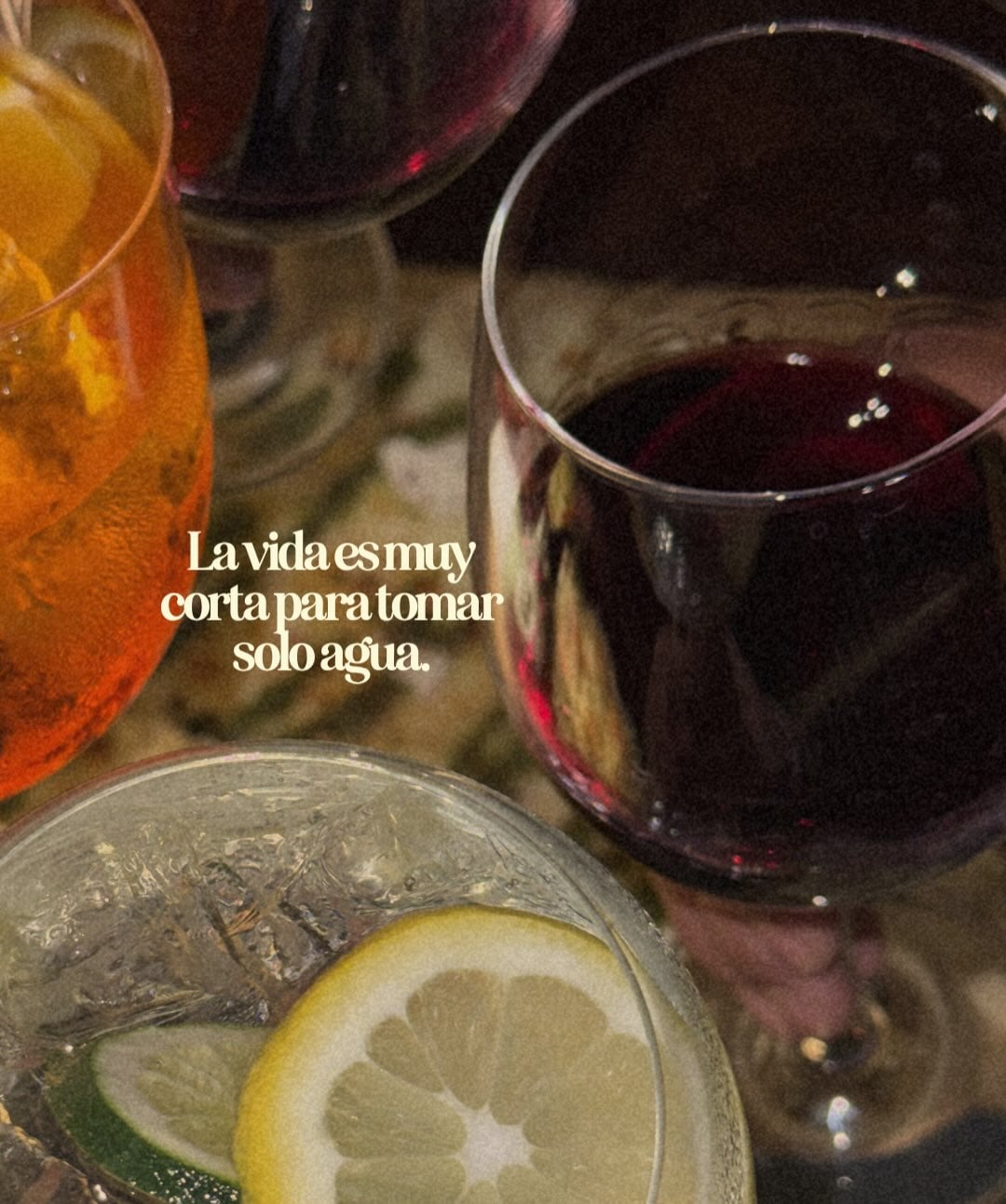 Life’s too short… tú pide el drink. 🍸