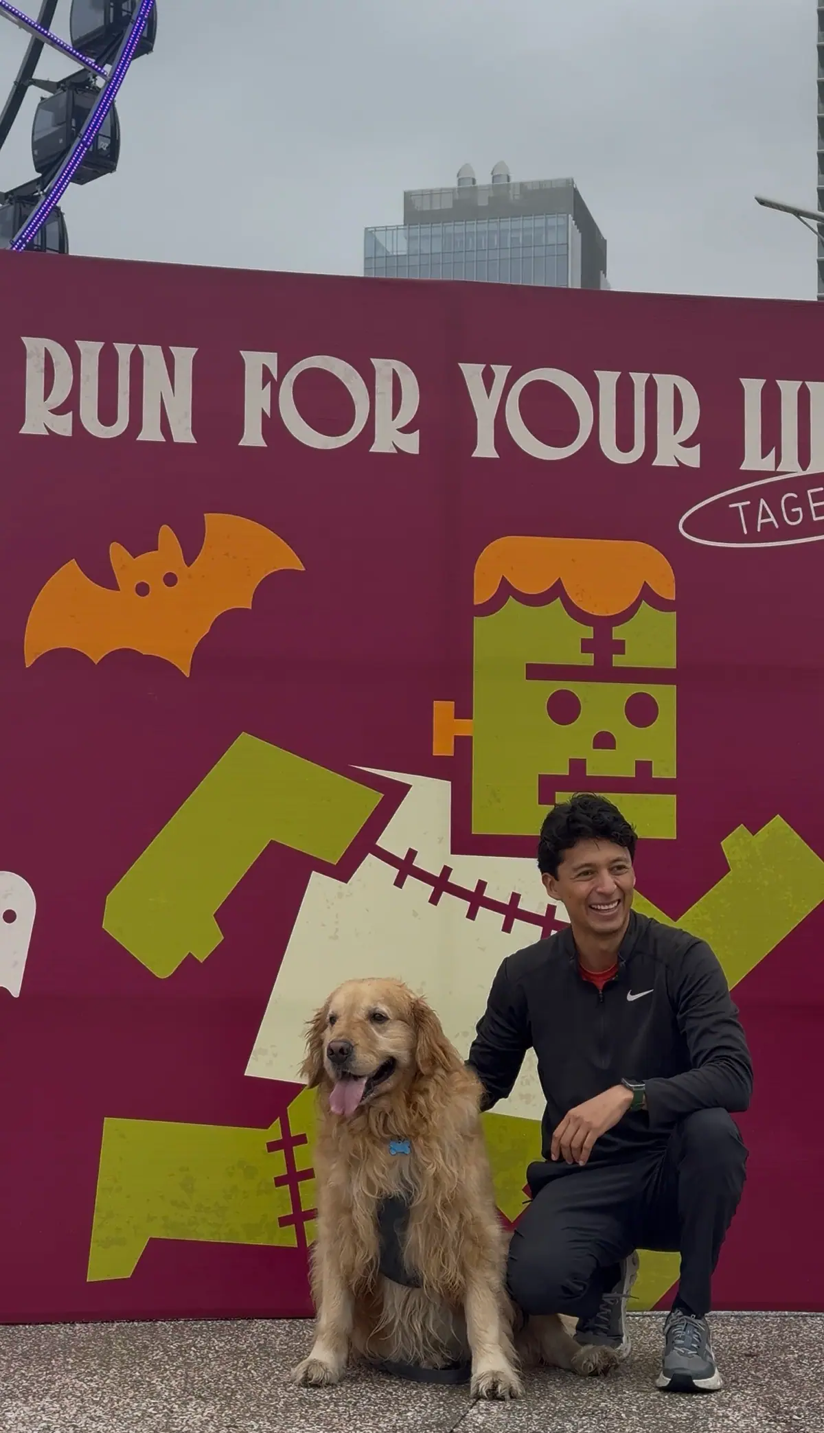 Corredor con su golden retriever frente al muro Run for your life