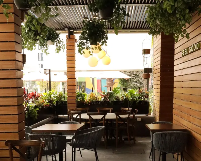 Terraza de madera de Tagers Sonata en Plaza Escala